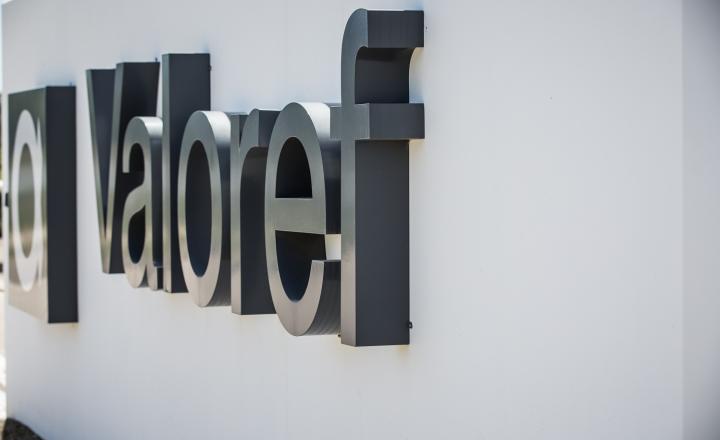 valoref_on_wall
